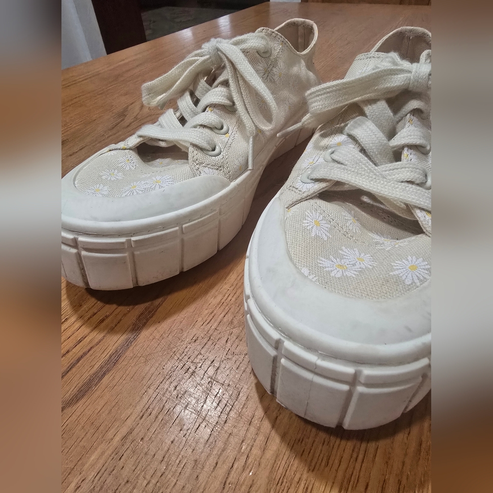 NOBO Women's Daisy Sneakers- Cream-Size 9